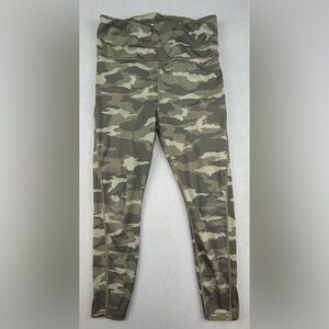 Athleta Ultimate Stash Pockets 7/8 Camo Leggings/Tights Size Small